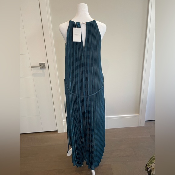 Dress - Picture 3 of 5